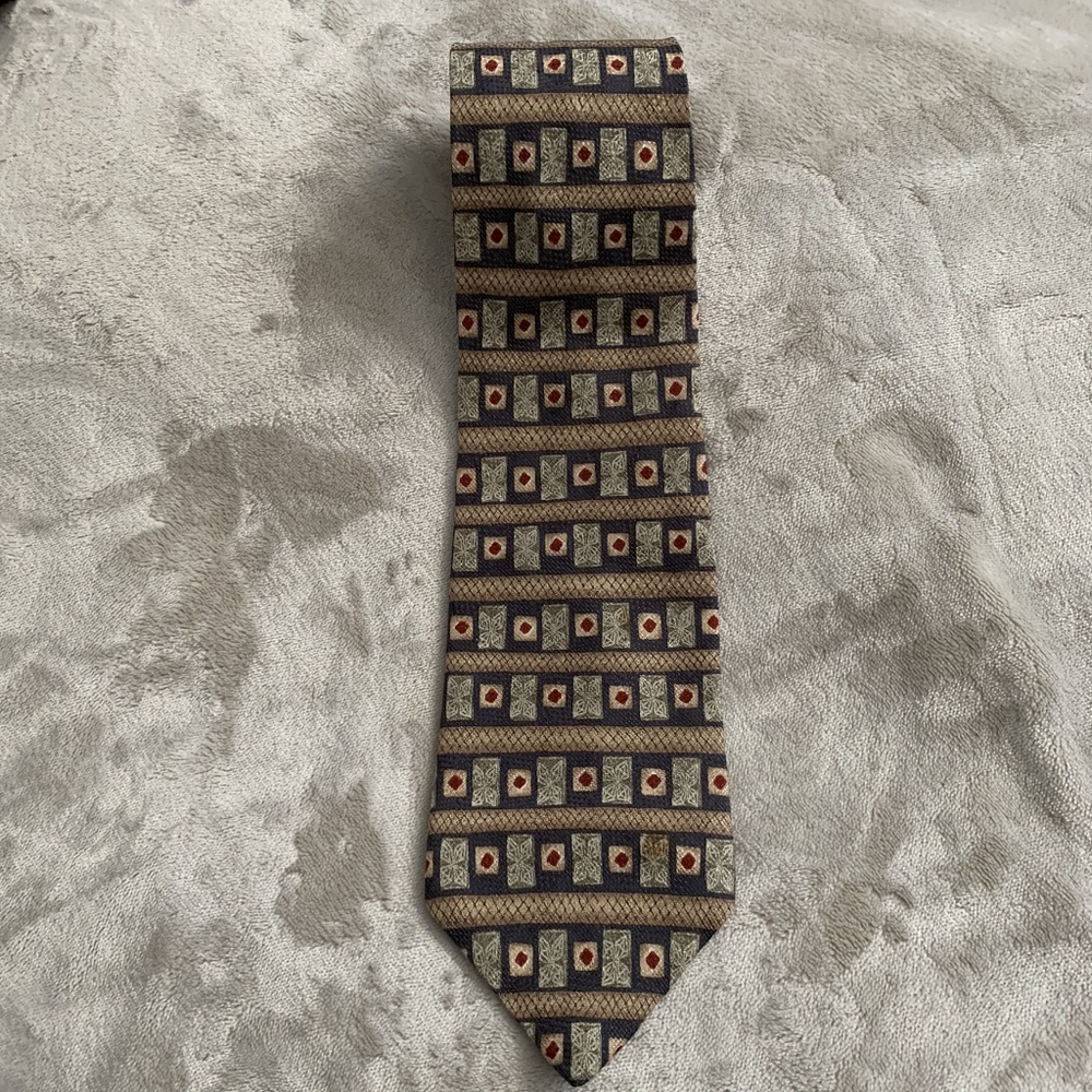 Guess tie 100% imported silk